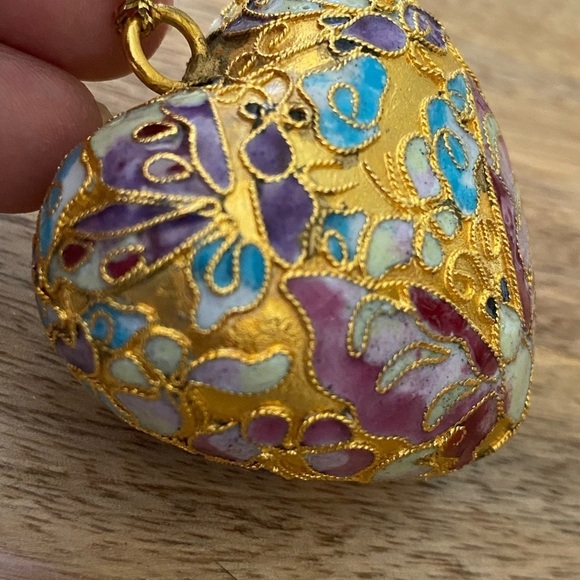 Cloisonné Gold with Butterflies and flowers Heart Shaped Ornament 2.5" - Picture 7 of 8